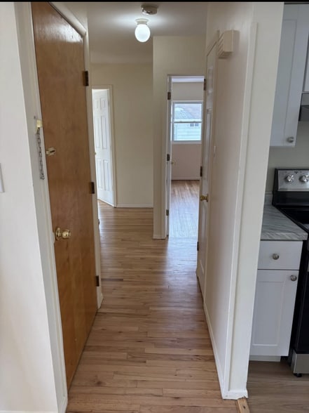 Building Photo - 28 Baldwin St