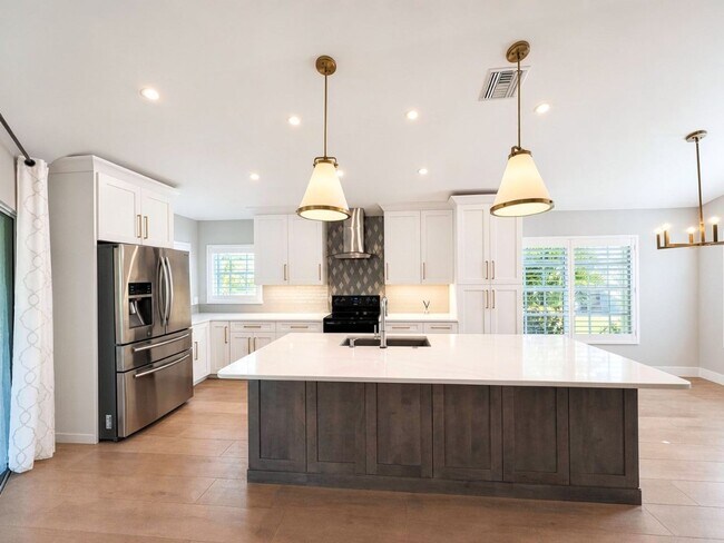 Building Photo - Beautifully renovated 3/2 home now available in the desirable Villages at Country Creek!