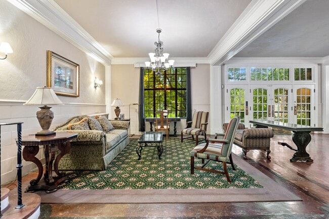 Building Photo - Charming Trolley Square Unit- Showing Frid...