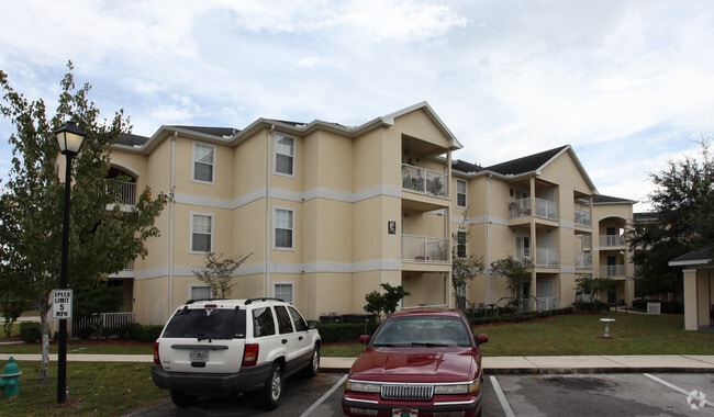 Building Photo - Grand Pines