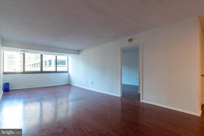 Building Photo - 1420 Locust St