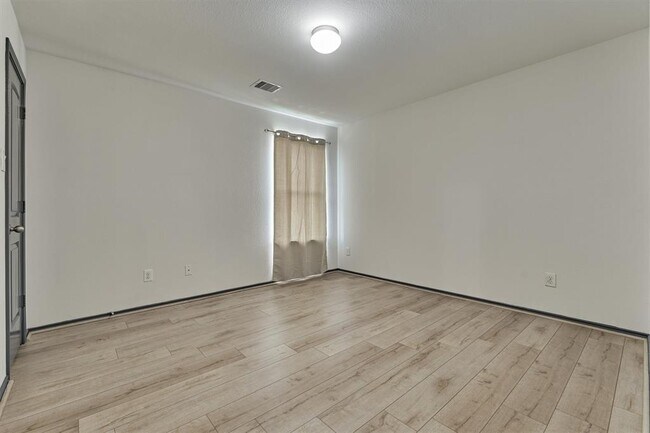 Building Photo - 2211 Treasure Mountain Dr