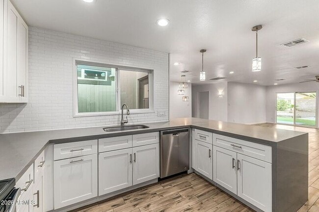 Building Photo - 937 N 85th St