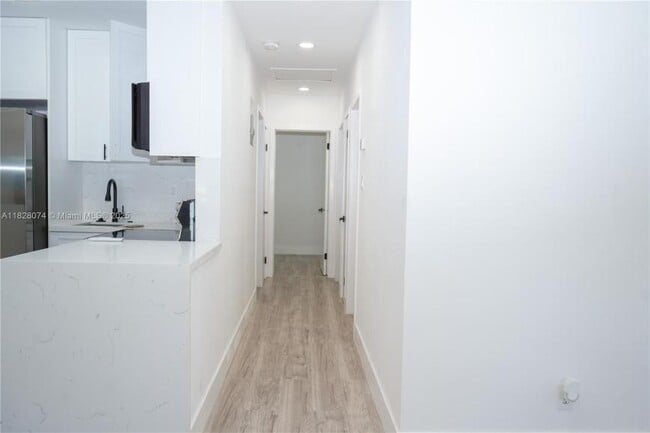 Building Photo - 4 bedroom in Ft Lauderdale FL 33311
