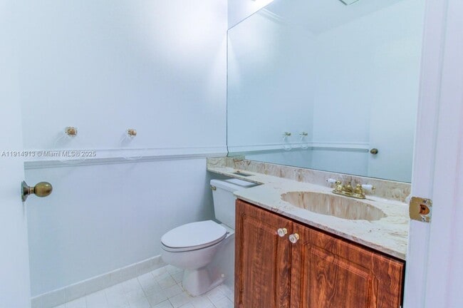 Building Photo - 5289 Fairway Woods Dr