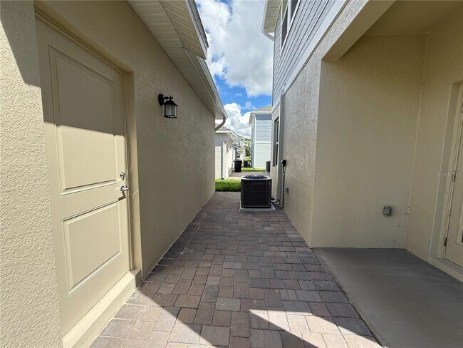 Building Photo - 734 Honeyrock St
