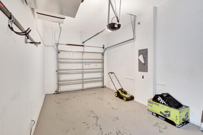 Building Photo - 1898 Capeside Cir