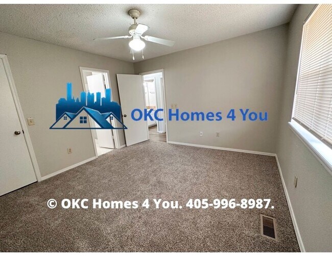 Building Photo - 7022 Woodlake Dr