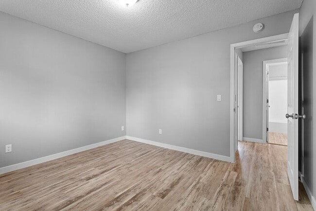 Building Photo - Spacious 2bed/1bath townhome