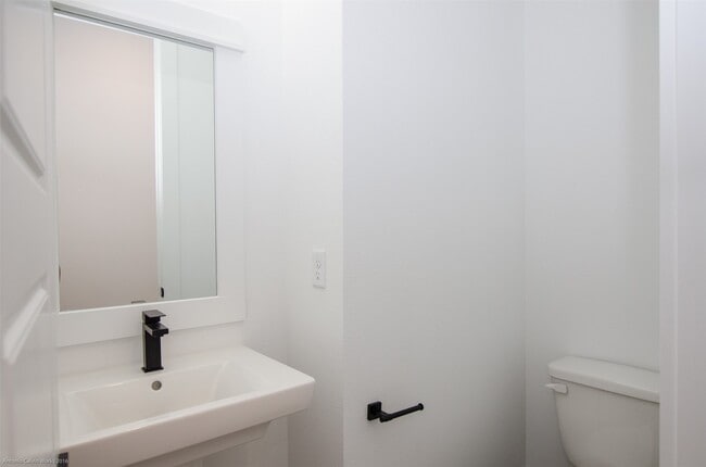 Building Photo - 2054 Johanna Crk Dr