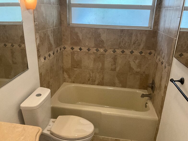 Building Photo - 11455 72nd Terrace N