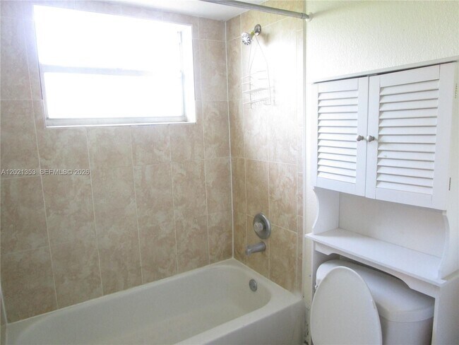 Building Photo - 5111 W Oakland Park Blvd
