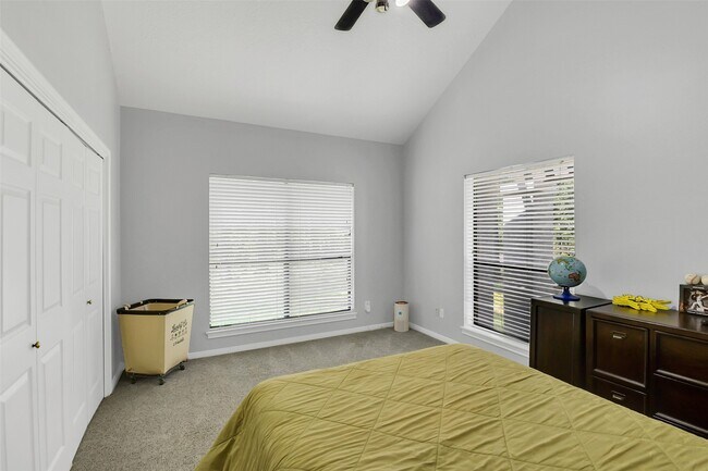 Building Photo - 44 Lake Forest Cir