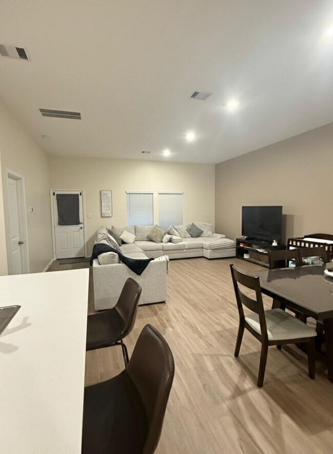 Building Photo - 2225 Still Bend Ln