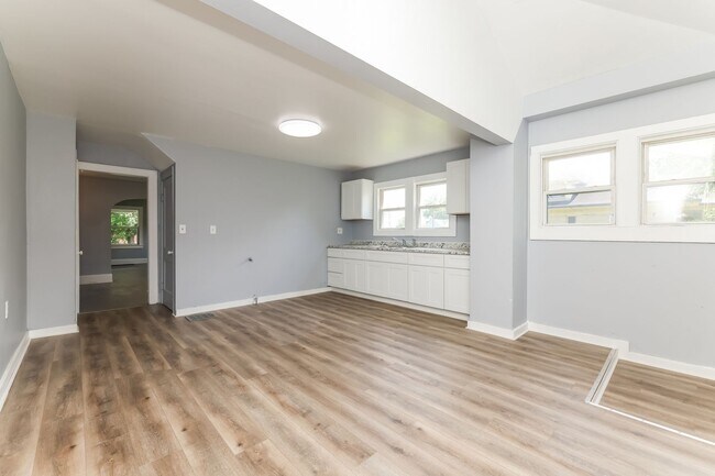 Building Photo - 1501/1503 Clifton Ave