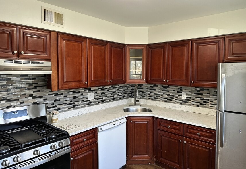 Building Photo - 8401 Hana Rd