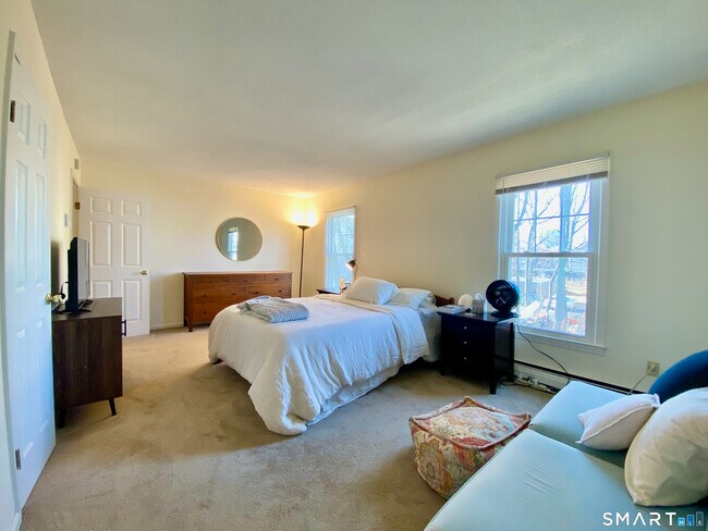 Building Photo - 908 State St