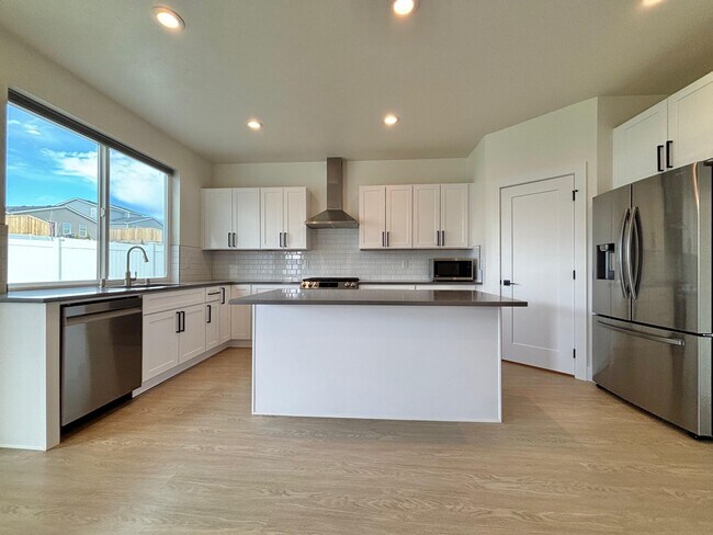 Building Photo - 842 Greenfield Dr