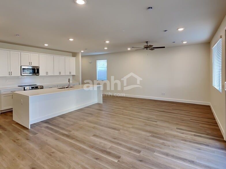 Building Photo - 148 Nico Azalea Ln