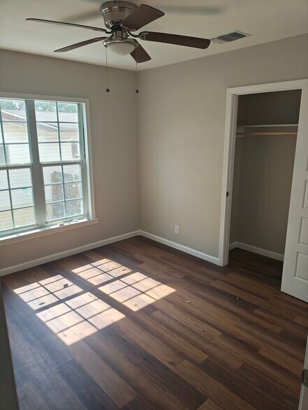 Building Photo - 722 Pennystone Ave