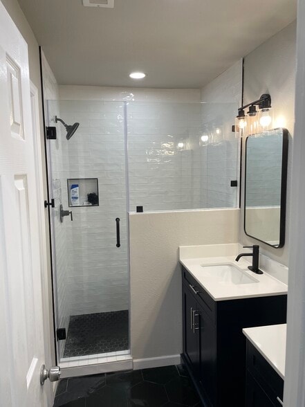 Master bathroom - 3313 Pine St