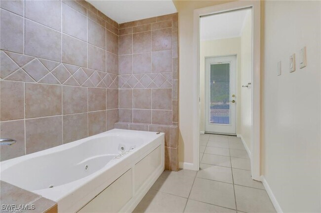 Building Photo - 449 Cypress Way E