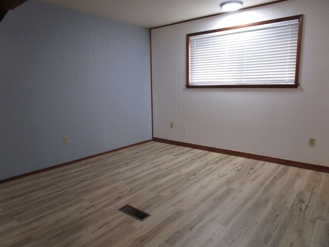 Building Photo - 901 N Fruitdale Rd