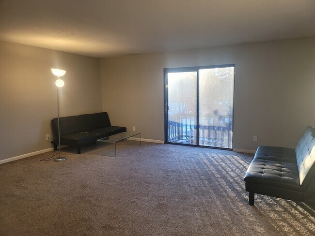 Building Photo - 30 Thayer Pond Dr