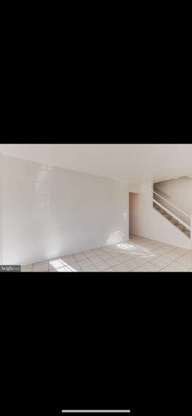 Building Photo - 905 Bellows Ave