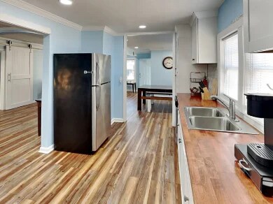 Kitchen - 411 Monroe Ave