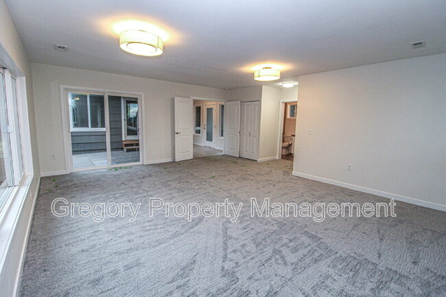 Building Photo - 19547 53rd Ave NE