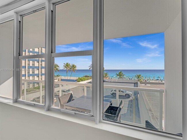 Building Photo - 3140 S Ocean Dr