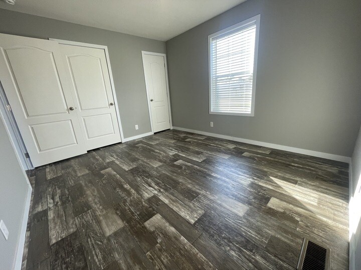 Building Photo - 38033 Ducharme Dr