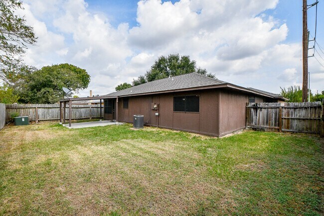 Building Photo - 12011 Monument Valley Dr