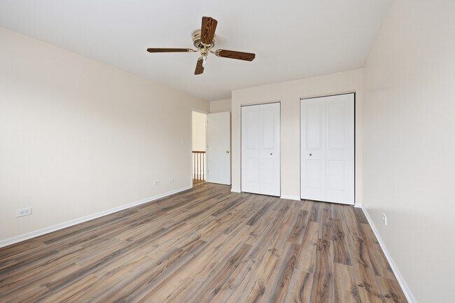 Building Photo - 760 E Whispering Oaks Dr