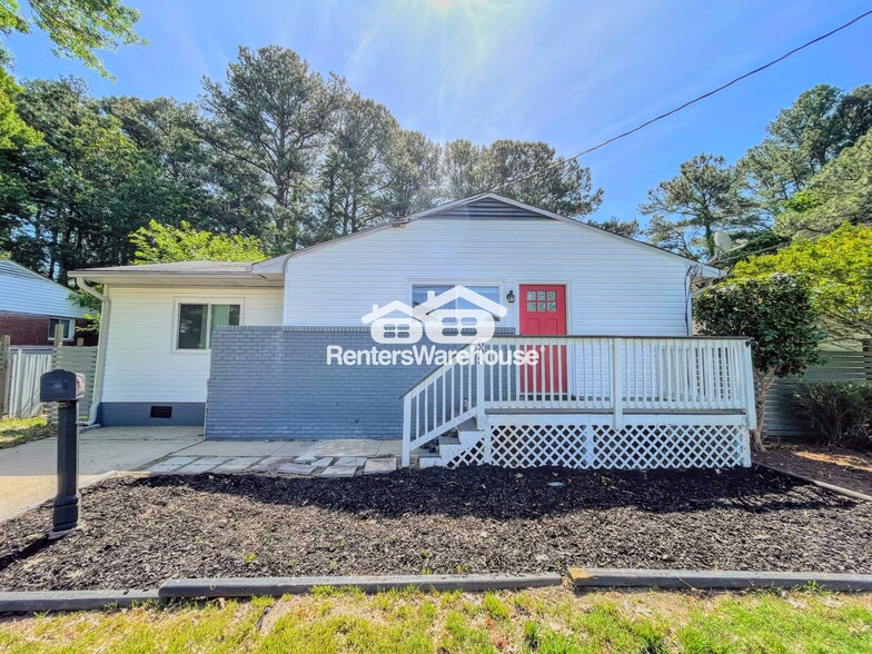 Primary Photo - 605 McLean St