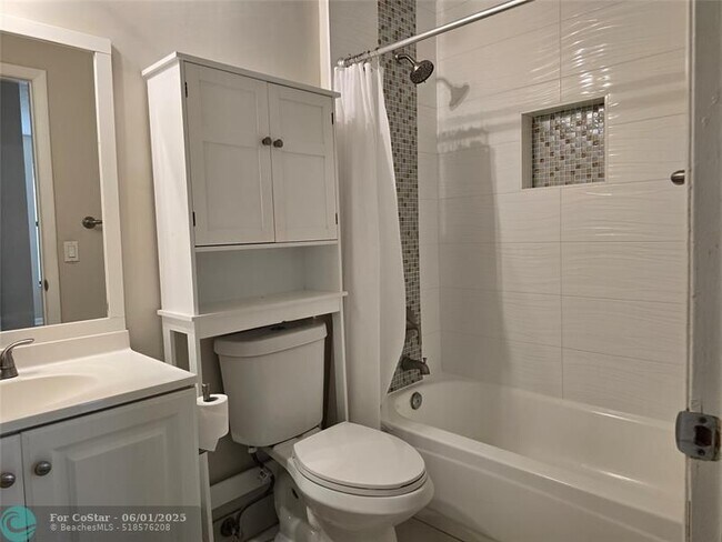 Building Photo - 4455 Carambola Cir N