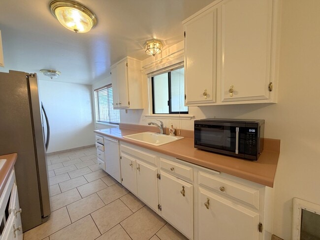 Building Photo - Desirable South East Three Bedroom Home