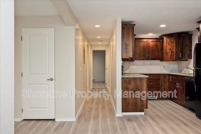 Building Photo - 2111 Brittany Ln