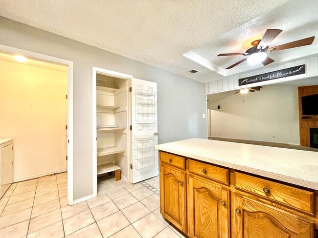 Building Photo - 1328 Kings Row