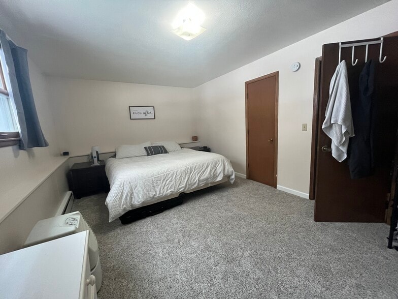 Large bedroom (downstairs) - 4995 Tyler St NE