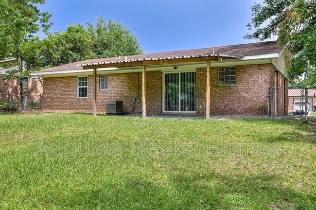 Building Photo - 3623 Columbine Dr