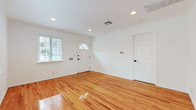 Living door with entrance - 10876 National Blvd