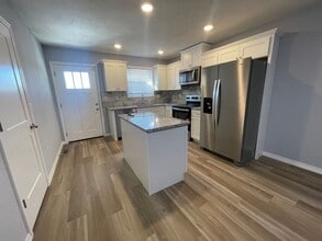 Building Photo - Luxury Lake Living Starts Here – Brand-New 2 Bed, 2 Bath Duplex in Kimberling City