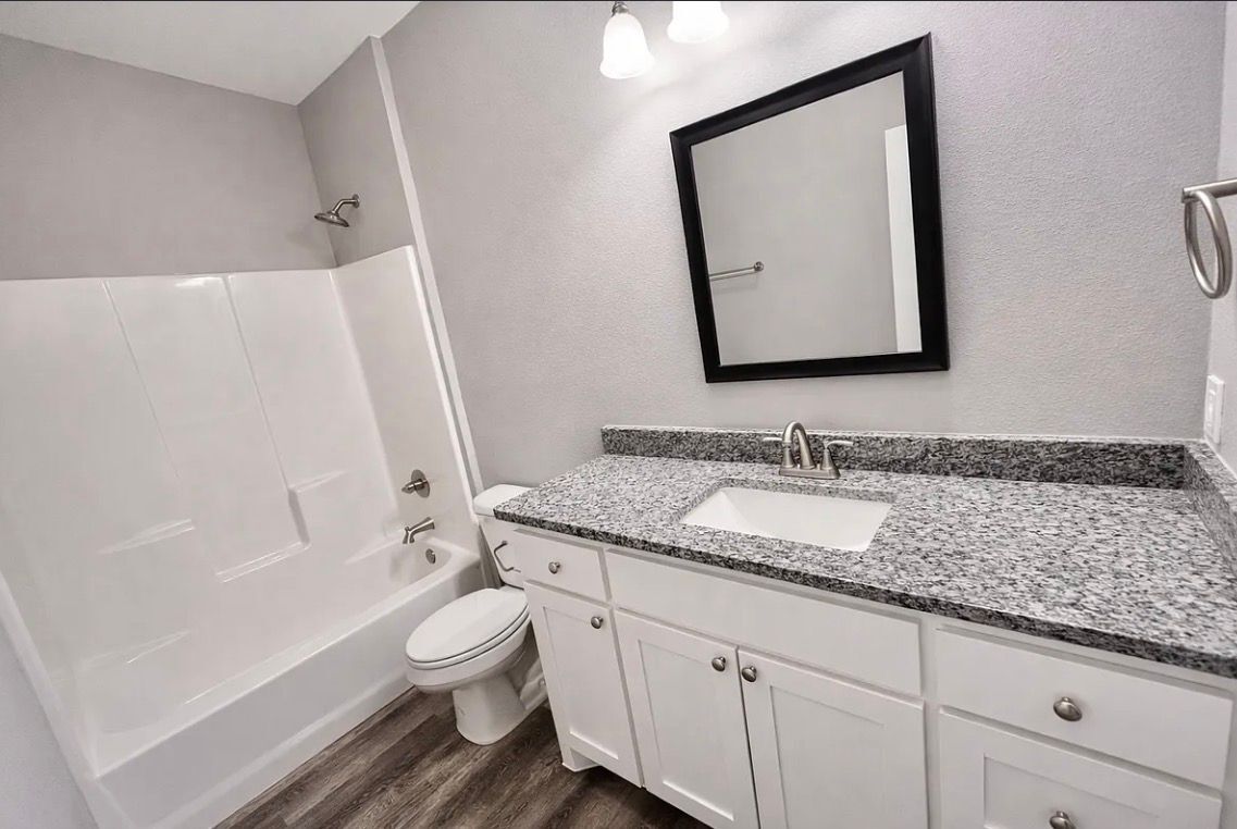 Building Photo - 2109 Bluebonnet Ave