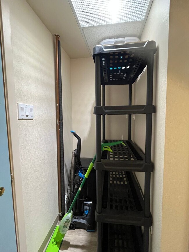 Building Photo - 560 Wigwam Way