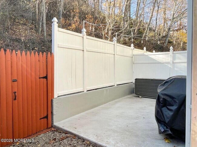 Building Photo - 227 Shore Dr