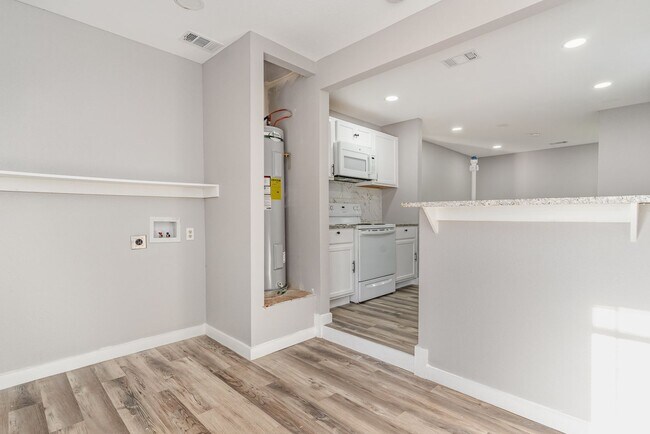 Building Photo - 4-Bedroom, 2-Bath Home in South Dallas with Convenient Access to Major Highways and City Amenities