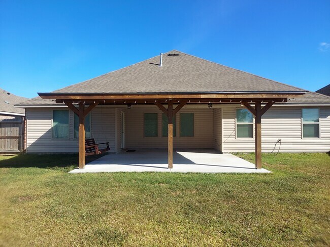 Building Photo - 13060 Fowler Dr