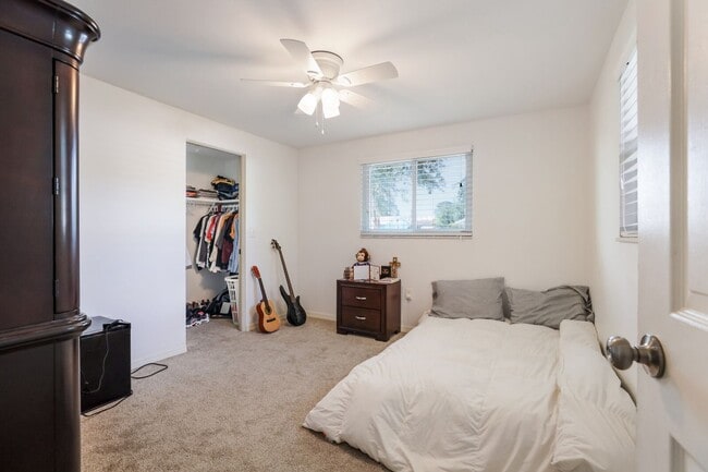 Building Photo - Nicely Remodeled & Updated 3 Bedroom 2 Bat...
